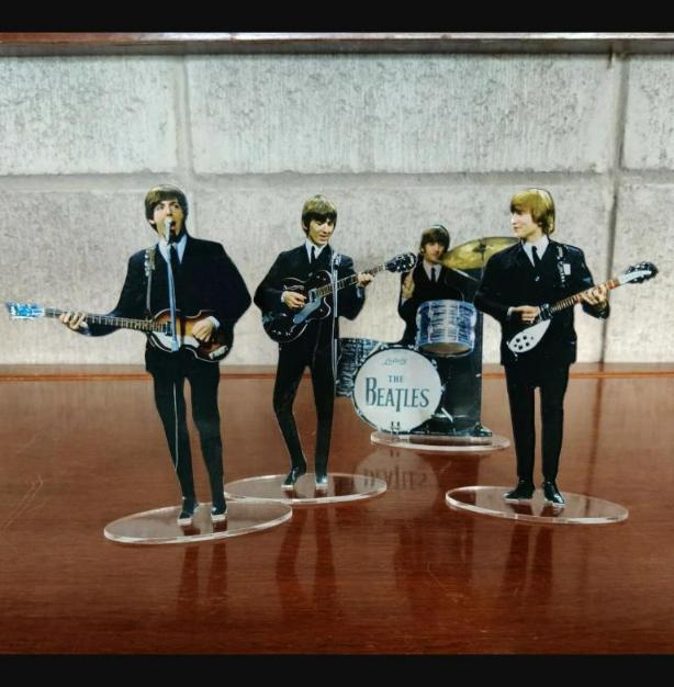 The Beatles figures cristal clear acrylic color 1964. They look incredibly real!
