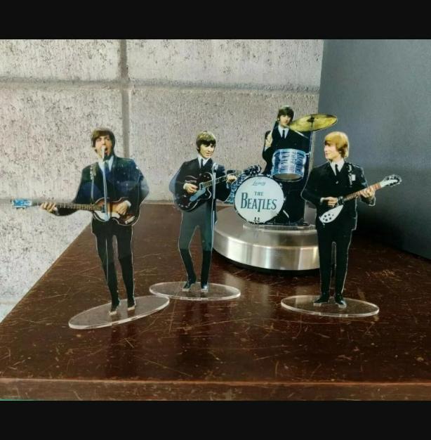 The Beatles figures cristal clear acrylic color 1964. They look incredibly real!