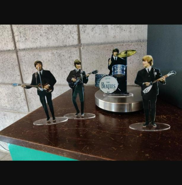 The Beatles figures cristal clear acrylic color 1964. They look incredibly real!