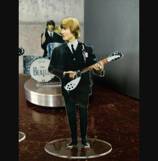 The Beatles figures cristal clear acrylic color 1964. They look incredibly real!