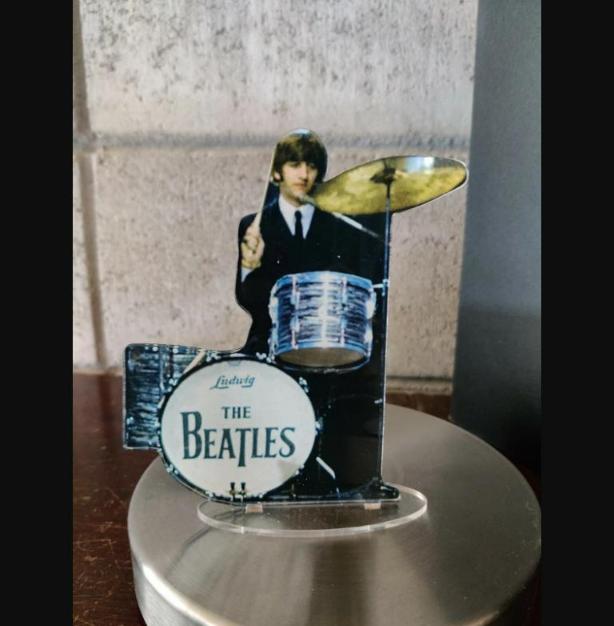 The Beatles figures cristal clear acrylic color 1964. They look incredibly real!