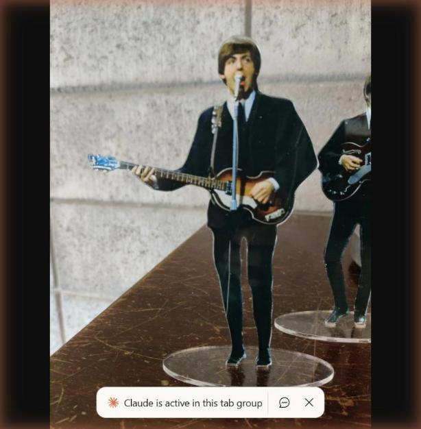 The Beatles figures cristal clear acrylic color 1964. They look incredibly real!