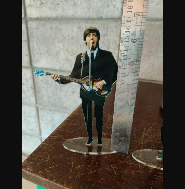 The Beatles figures cristal clear acrylic color 1964. They look incredibly real!