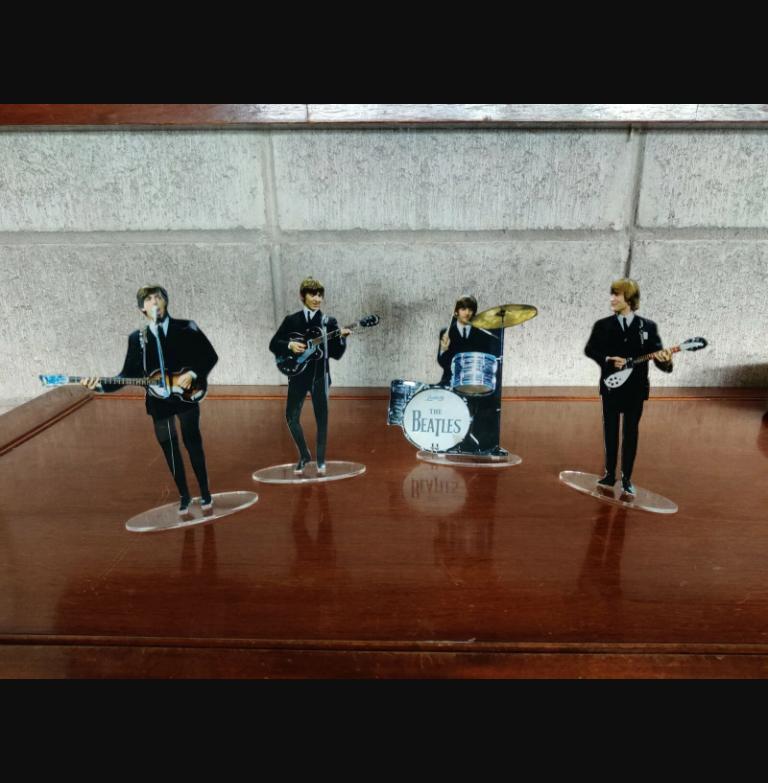 The Beatles figures cristal clear acrylic color 1964. They look incredibly real!