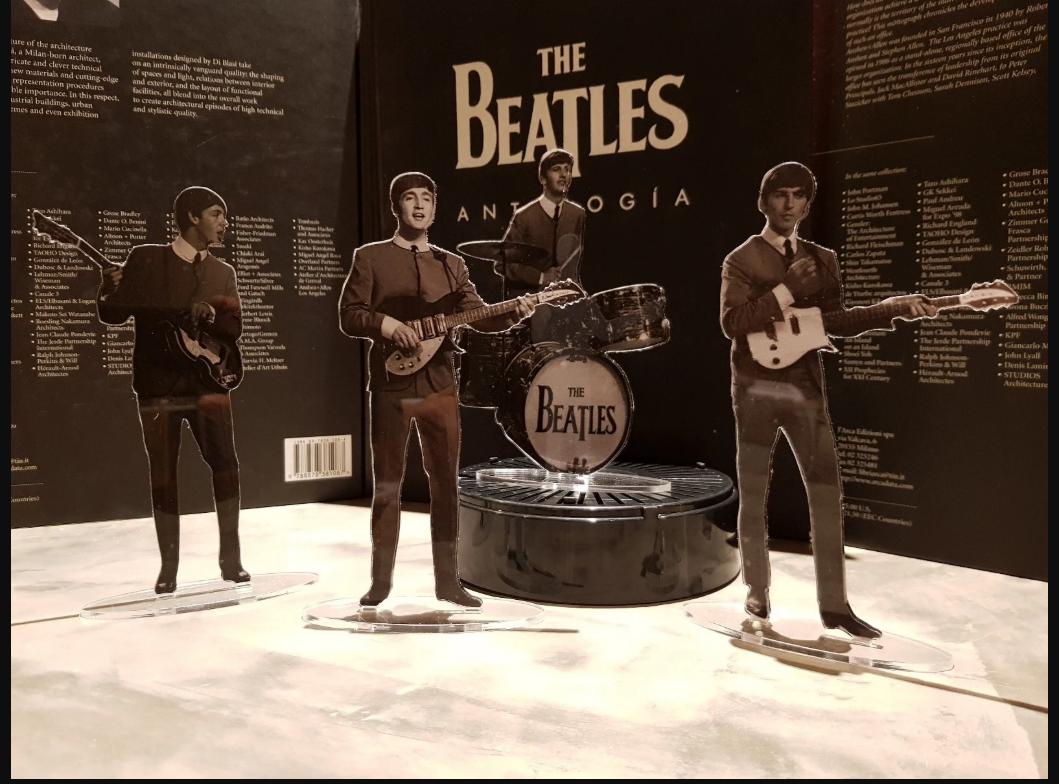 The Beatles figures cristal clear acrylic b&w. NO USA CUSTOMS FEES.