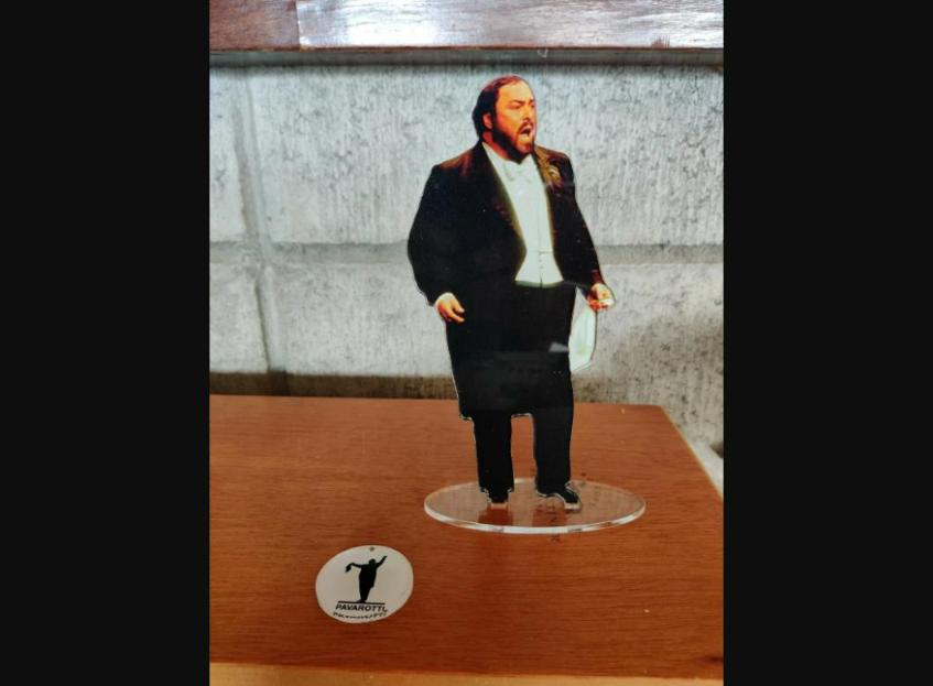 Luciano Pavarotti standing figure cristal clear acrylic. He looks so real!