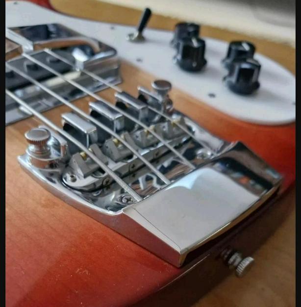 Roller Saddle for Rickenbacker 4001 4003 Bass