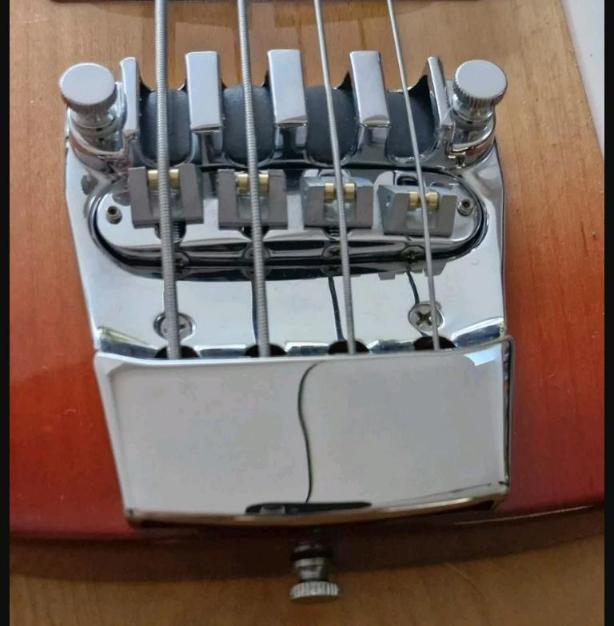 Roller Saddle for Rickenbacker 4001 4003 Bass