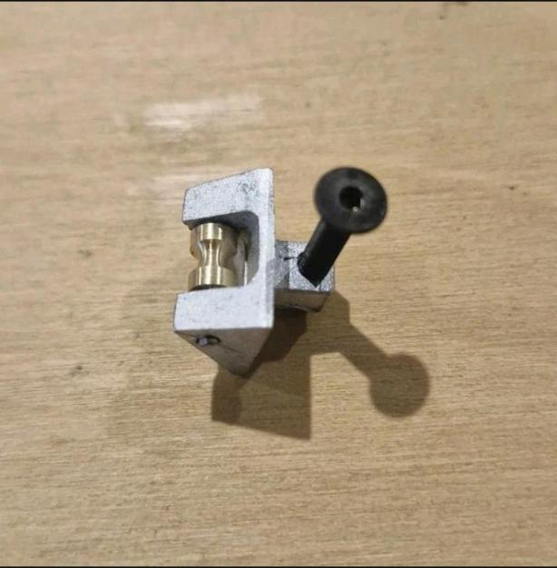 Roller Saddle for Rickenbacker 4001 4003 Bass
