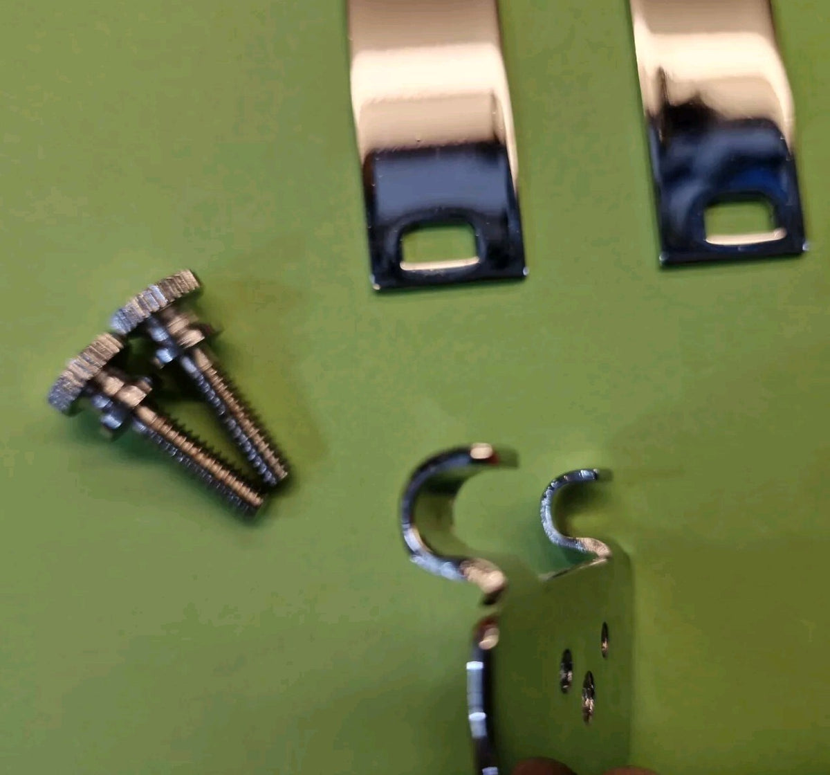 6-string trapeze tailpiece and bracket to replace Rickenbacker R + 2 Strap bolts