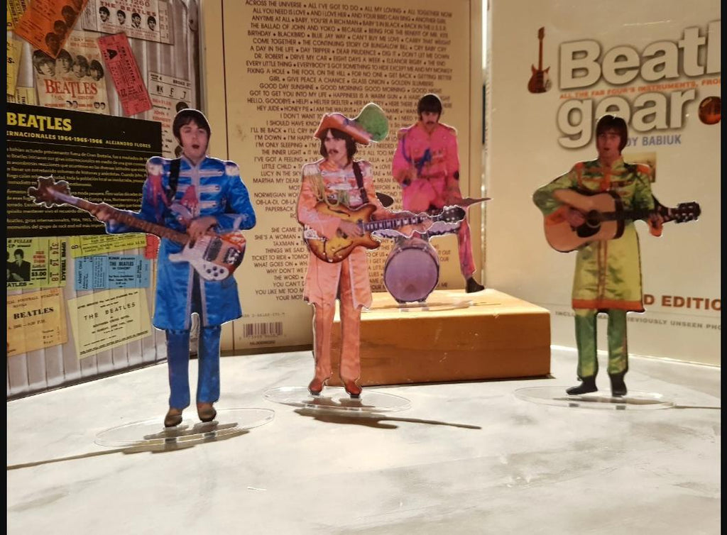 The Beatles Sgt.Peppers figures cristal clear acrylic They look incredibly real!