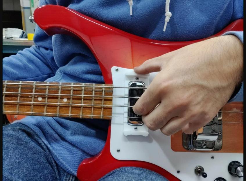 2 position white thumbrest for Rickenbacker 4001, 4003 all bass Models. No mods.
